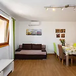 Family Friendly House With A Swimming Pool Benkovac, Zagora - 25209 Vikendica